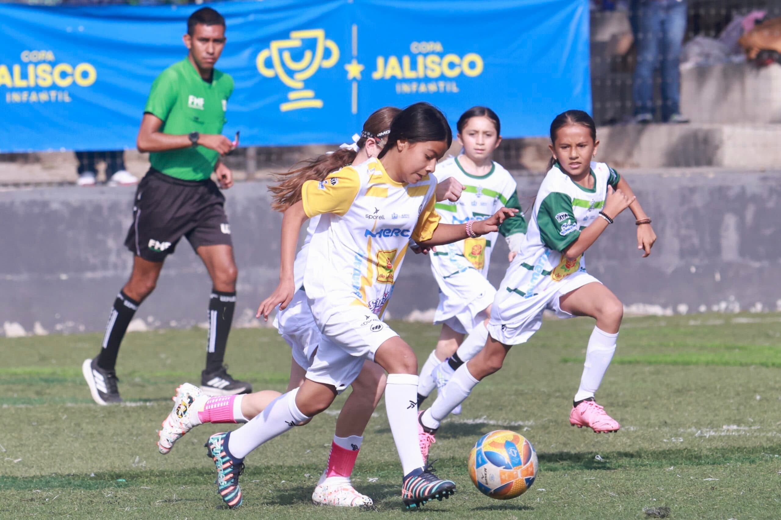 Impulsa Jalisco actividades en beneficio del deporte con la Copa Jalisco Infantil y la entrega de material deportivo en academias del Estado